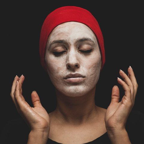 Zdjęcie: Maski gliniane: kaolin, bentonit i zielona glinka — który wybrać do cery?
