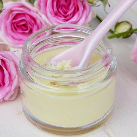 Zdjęcie: Longevity beauty 2026: kolagen, kwas hialuronowy i NMN pod lupą badań
