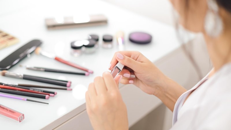 Zdjęcie: Makijaż a SPF: jak połączyć ochronę słoneczną z lekkim pokryciem