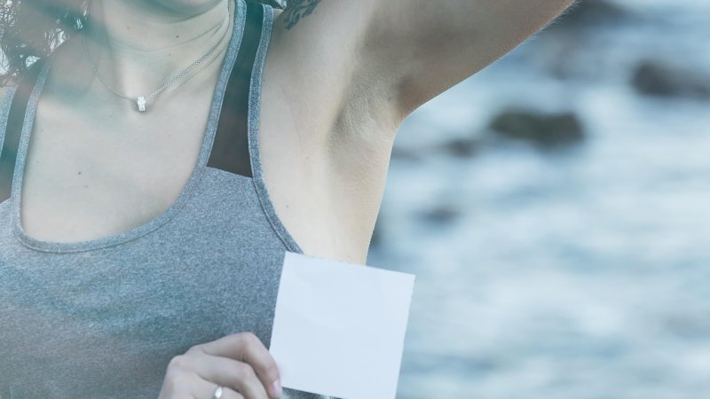 Zdjęcie: Dezodorant vs antyperspirant: różnica, sole aluminium i wybór