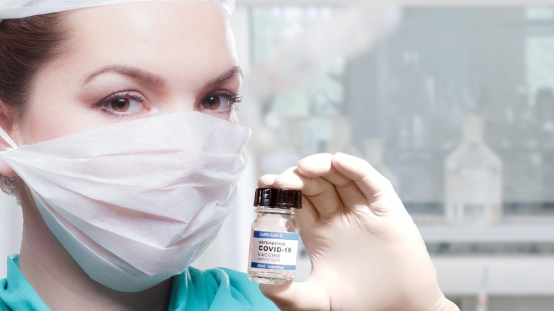 Zdjęcie: Bio-retinol w praktyce: bakuchiol, olej z dzikiej róży i granactive dla skóry wrażliwej